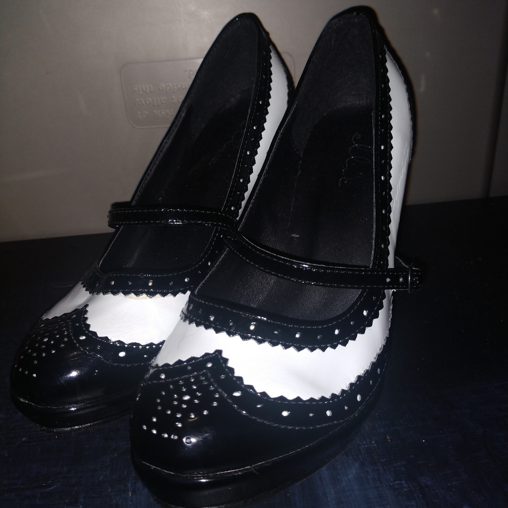 Elle Tuxedo Wingtip Pumps